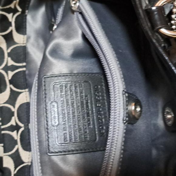 Euc Coach Ashley bag beautiful signature bag  F15510. 🌺Offers Welcome🌺 - Picture 5 of 8